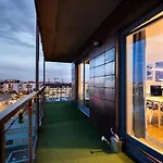 Qbik Artistic Cityscape Apartment