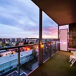 Qbik Artistic Cityscape Apartment